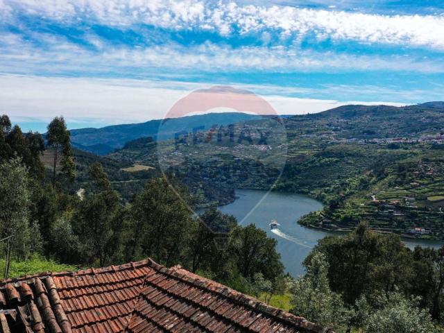 Moradia, Santa Cruz do Douro e São Tomé de Covelas