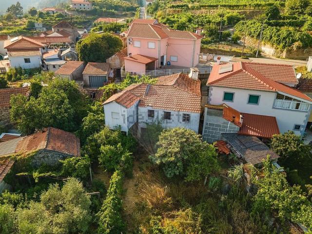 Moradia, Santa Cruz do Douro e São Tomé de Covelas