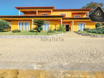 Moradia, Santa Leocádia e Mesquinhata