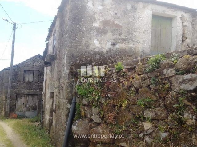 Moradia, Santiago de Piães