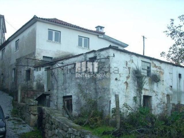 Moradia, Santiago de Piães