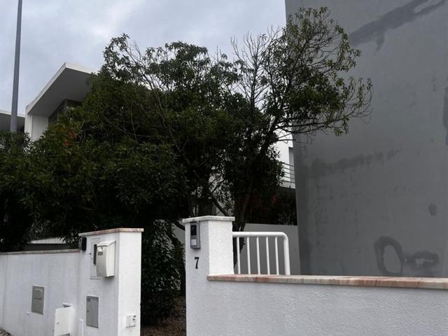 Moradia, Santiago Sesimbra
