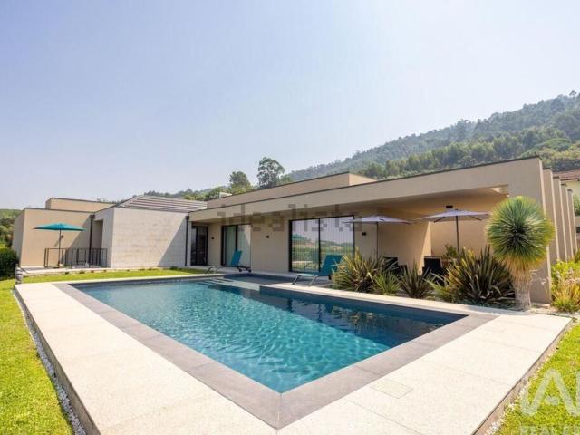 Moradia, Santo Tirso Couto Burgães