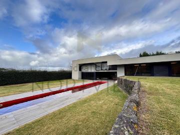 Moradia, Santo Tirso Couto Burgães