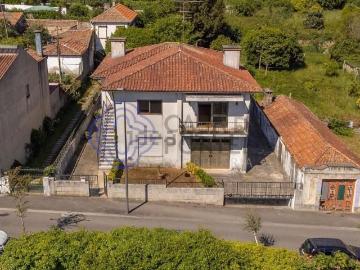 Moradia, Santo Tirso Couto Burgães