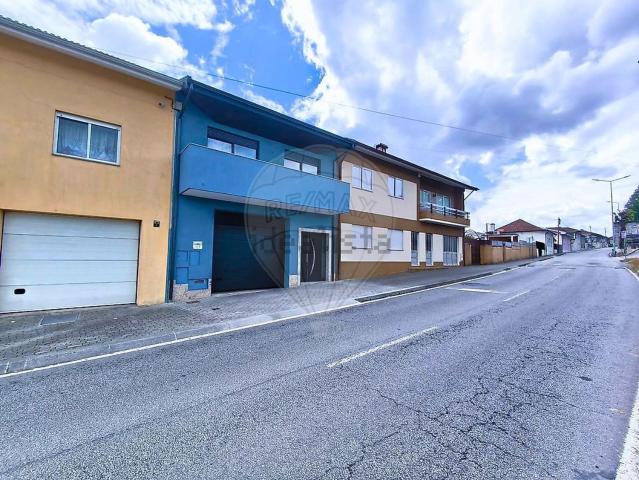 Moradia, Santo Tirso Couto Burgães