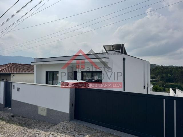 Moradia, Santo Tirso Couto Burgães