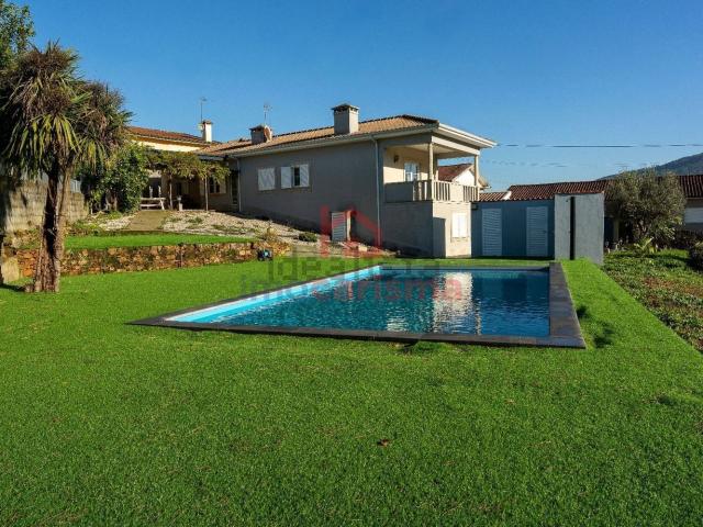 Moradia, Santo Tirso Couto Burgães