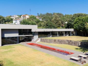 Moradia, Santo Tirso Couto Burgães