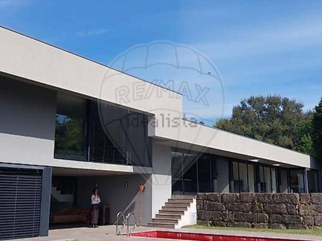 Moradia, Santo Tirso Couto Burgães