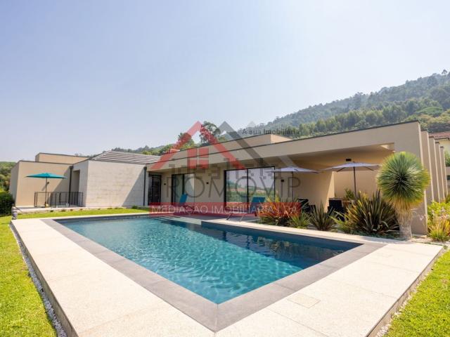 Moradia, Santo Tirso Couto Burgães