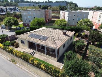Moradia, Santo Tirso Couto Burgães
