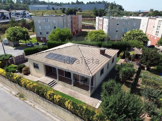 Moradia, Santo Tirso Couto Burgães