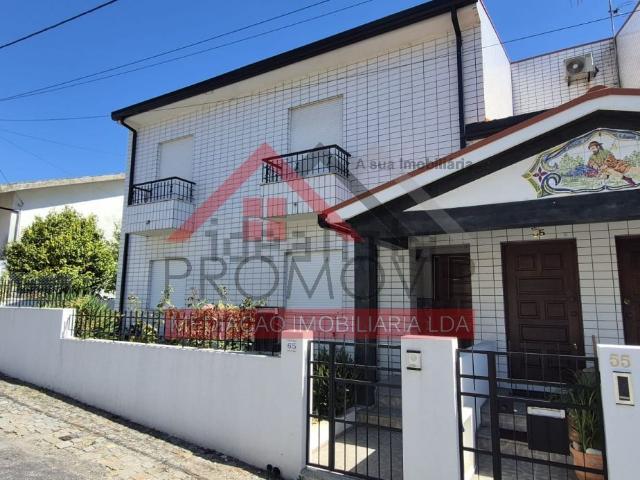 Moradia, Santo Tirso Couto Burgães