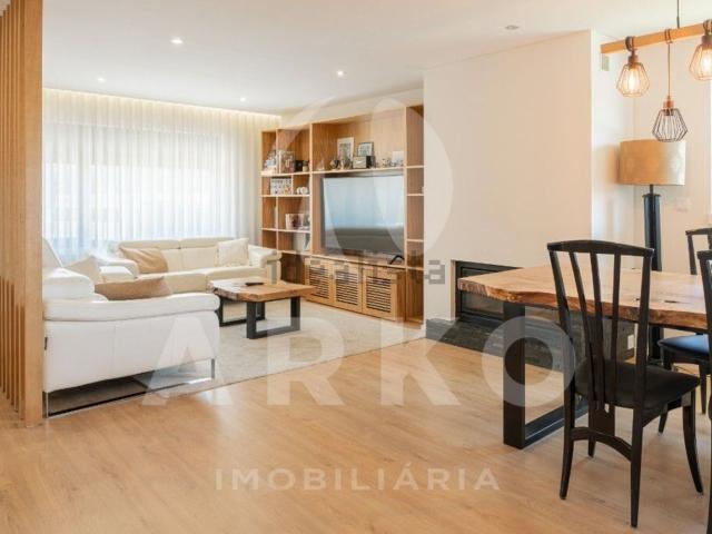 Moradia, Santo Tirso Couto Burgães