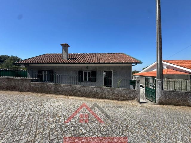 Moradia, Santo Tirso Couto Burgães