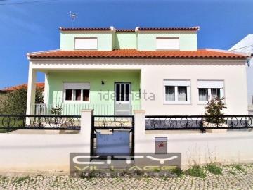 Casa à venda em Sarilhos Grandes - Despensa