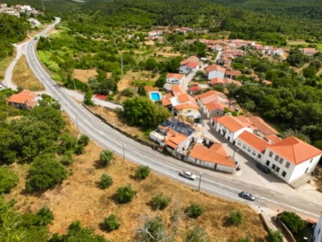 Moradia Senhorial T4 para Recuperar em Bruscos, Condeixa a Nova