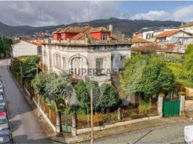 Moradia Senhorial no Centro Povoa de Lanhoso, Nossa Senhora do Amparo