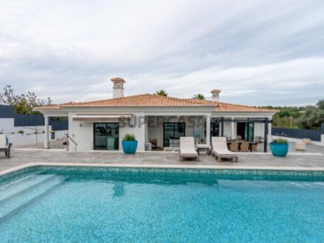 Moradia Serenity com 5 Quartos e Piscina Privada em Boliqueime