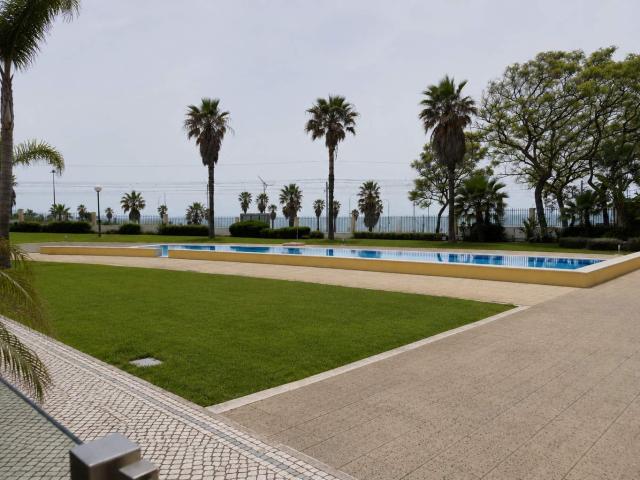 Moradia T4+3 em Condomínio Privado com Piscina nos Jardins da Parede, Cascais