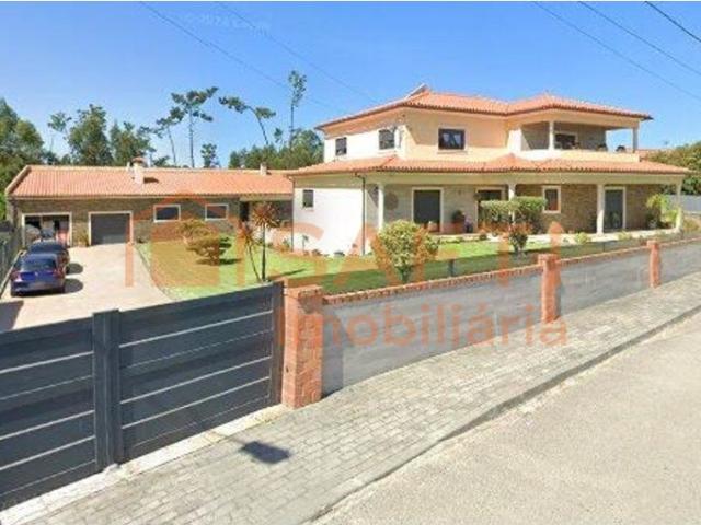 Moradia T4+1 com 2.140 m² de terreno Coimbrão, Leiria 520m² Coimbrão