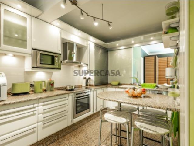Moradia T4+1 com Garagem e 4 Casas de Banho Junto ao Sotto Mayor, Figueira da Foz