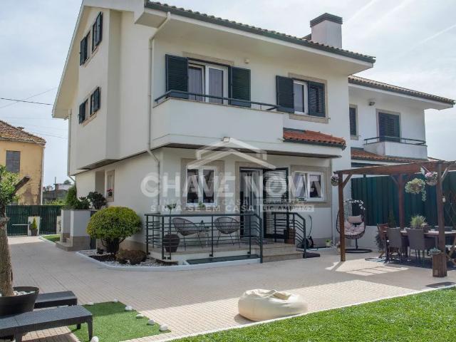 Moradia T4+1 com jardim e possibilidade de piscina | Gulpilhares / Miramar