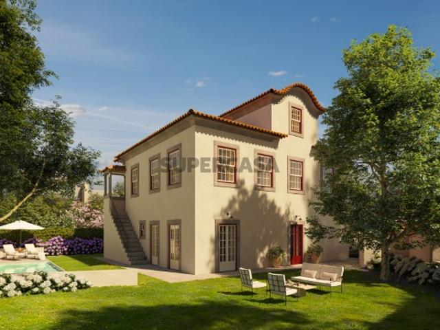 Moradia T4+1 com jardim em novo condomínio fechado na Foz Velha