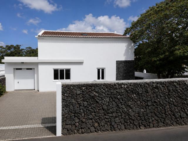 Moradia T4+1 com Jardim, Garagem e Pomar | A 5 minutos de Angra do Heroísmo