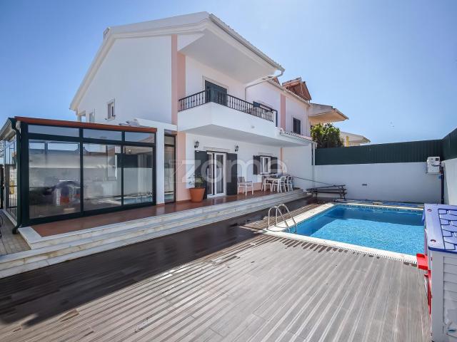 Moradia T4+1, com piscina