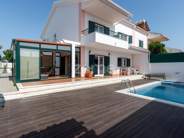 Moradia T4+1, com piscina