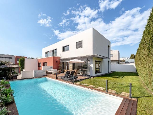 Moradia T4+1 com Piscina | Cascais 273m² Agualva e mira sintra