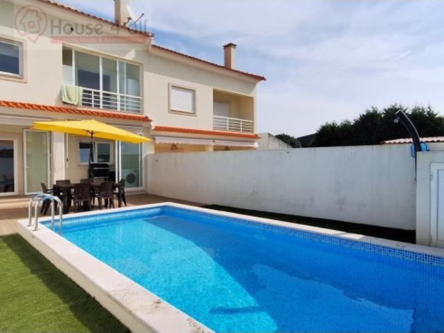Moradia T4+1 com piscina Condomínio fechado São Martinho do Porto