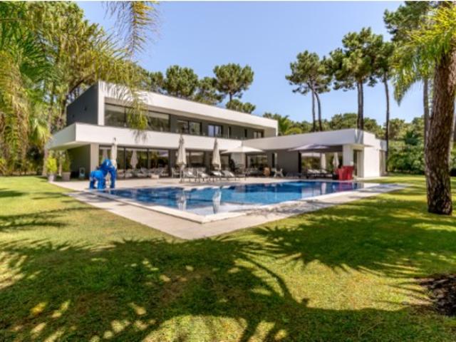 Moradia T4+1 com piscina e jardim, na Herdade da Aroeira