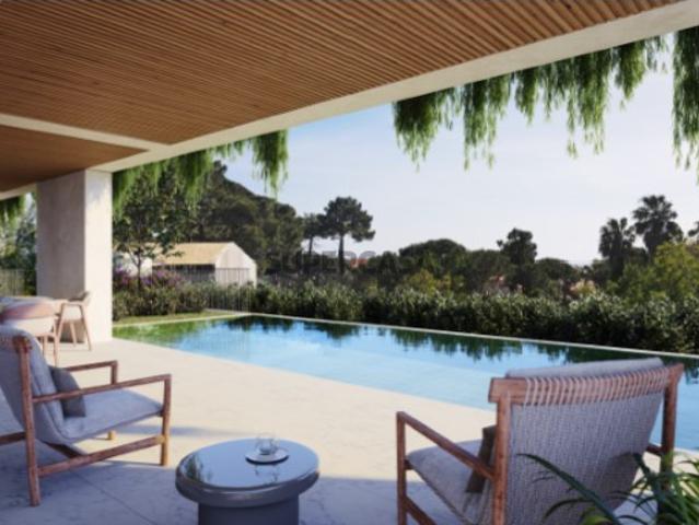 Moradia T4+1 com piscina e jardim no Estoril