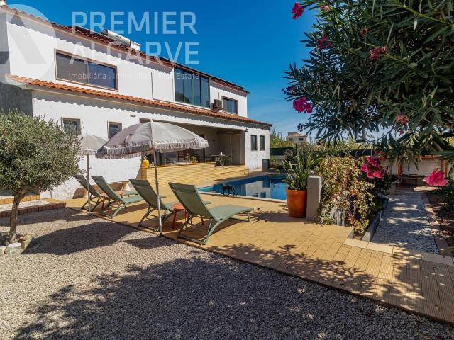 Moradia T4+1 com piscina em Olhão 308m² Quelfes