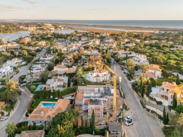 Moradia T4+1, com piscina, jardim, Quinta do Lago