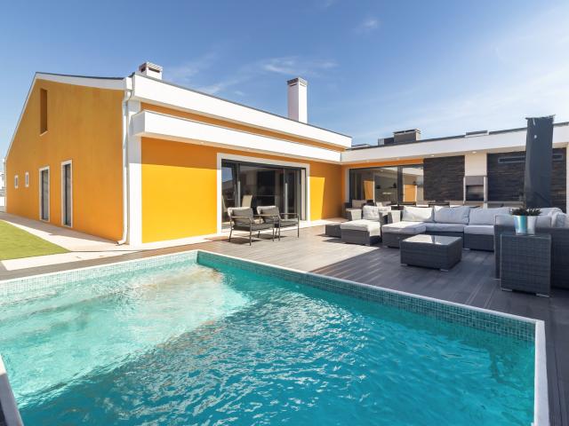 Moradia T4+1 com piscina | Perto de tudo, longe do ruído 245m² Azeitão São Lourenço e São Simão