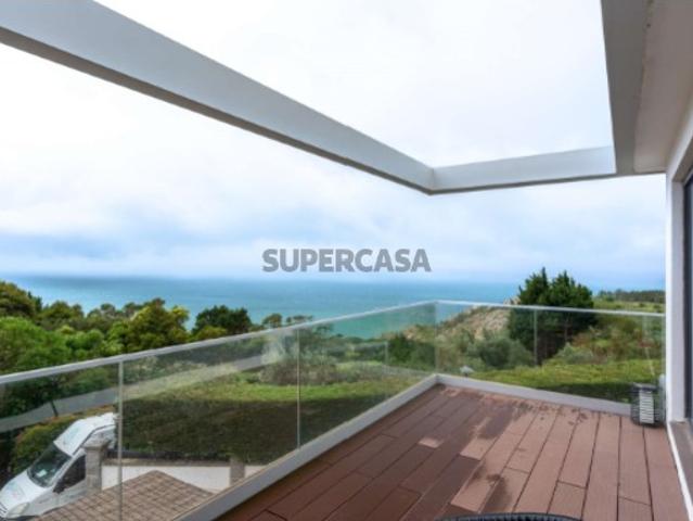 Moradia T3+2 com vista mar para venda em Cascais