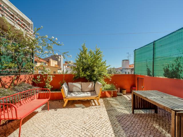 Moradia T4+1 com vista rio e garagem, na Lapa, Lisboa