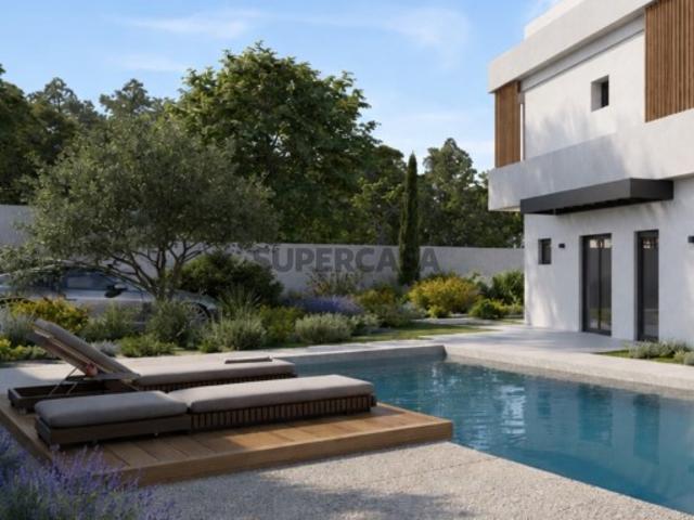 Moradia T4+1 contemporânea com piscina e jardim em Birre, Cascais