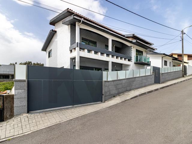 Moradia T4+1 de Excelência no centro de Oliveira de Azeméis