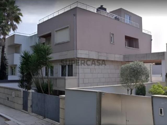 Moradia T4+1 em Matosinhos na Urbanização dos Caulinos