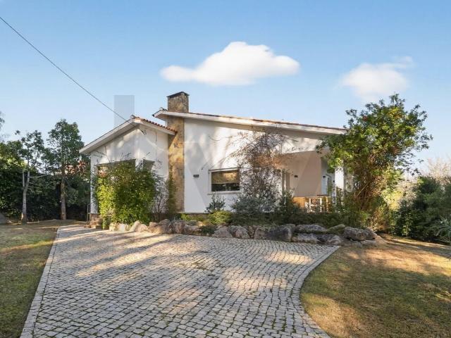 Moradia T4+1 Exclusiva com Vista Panorâmica sobre a Serra de. 226m² Agualva e Mira Sintra
