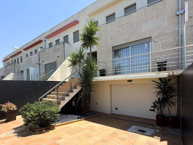 MORADIA T4+1 MONÇÃO