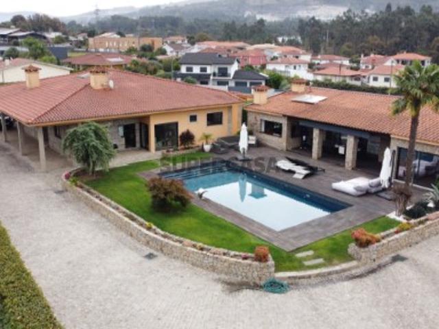 Moradia T4+1 Santo Emilião, Donim