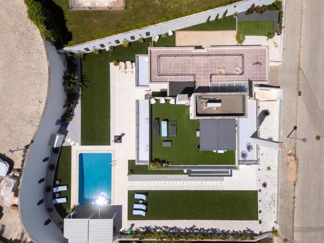Moradia T4+1, situada numa zona privilegiada de Albufeira, o. 463m² Albufeira e Olhos de Água