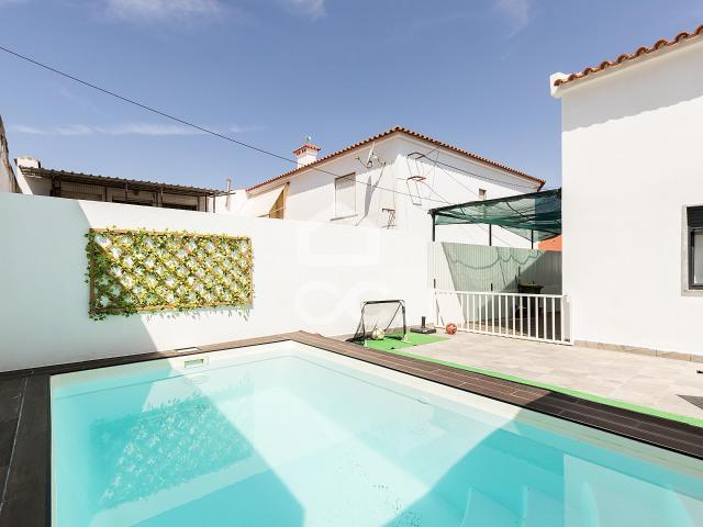 Moradia T4+2 c/ Quintal, Terraço, Anexo e Piscina, no Bacelo, em Évora