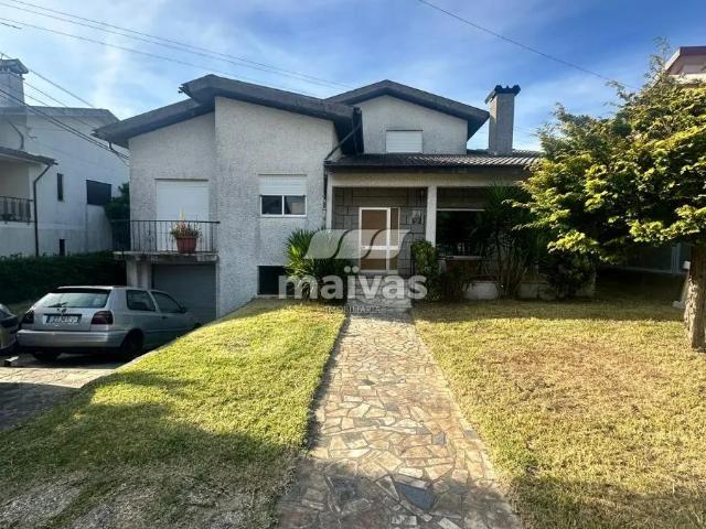 Moradia T4+2 com piscina Sabariz Vila Verde